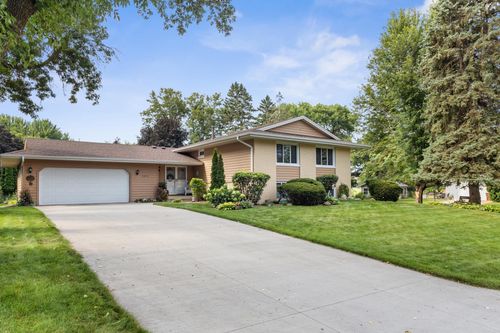 2470 Hillside Rd, White Bear Lake, MN, 55110-5551 | Card Image