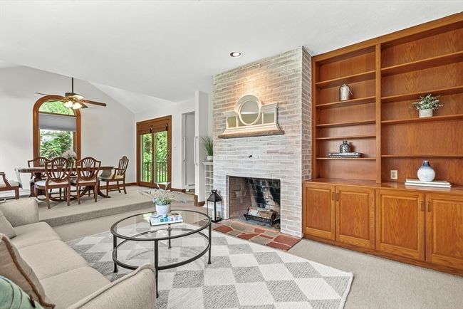 UNIT-4 - 22 Grove Pl, Condo with 2 bedrooms, 1 bathrooms and 1 parking in Winchester MA | Image 7