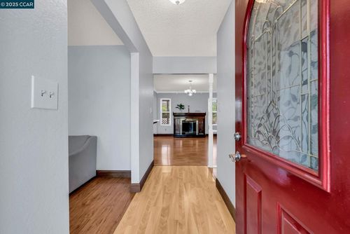 79 Chipman Ln, Suisun City, CA, 94585-1709 | Card Image