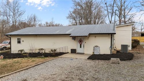 901 Decker Road, Thomasville, NC, 27360 | Card Image