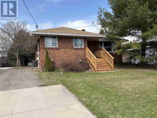 90 Henrietta Ave, Sault Ste. Marie, ON, P6C1Z5 | Card Image