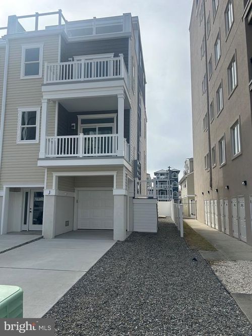 j-418 Farragut Rd, Wildwood Crest, NJ, 08260-3724 | Card Image