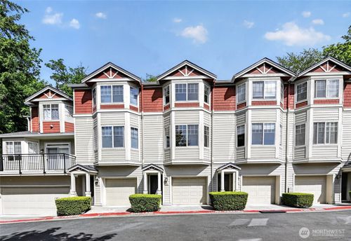11-2628 139th Ave Se, Bellevue, WA, 98005-4085 | Card Image