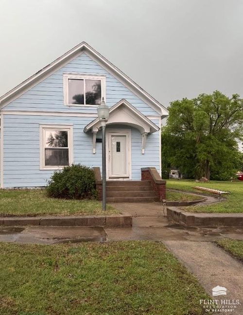 520 N E St, Herington, KS, 67449-1846 | Card Image