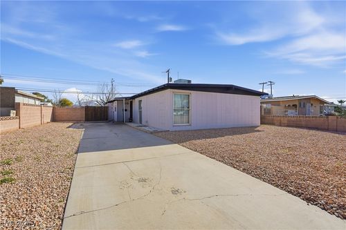 1628 Palmer St, North Las Vegas, NV, 89030-7438 | Card Image