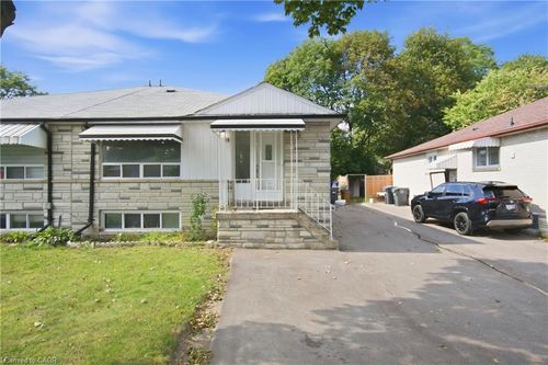 14 Avondale Blvd, Brampton, ON, L6T1H3 | Card Image