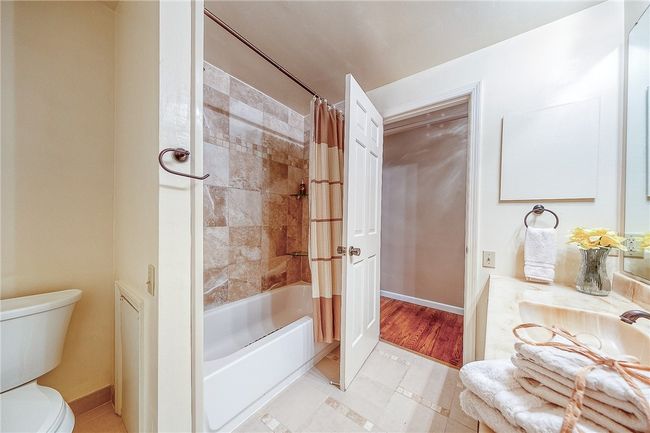 Third bedroom ensuite also has hallway access | Image 26