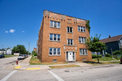 1242 W Highland Ave, Milwaukee, WI, 53233-1300 | Card Image