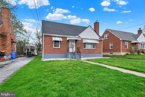 843 11th Ave, YORK, PA, 17402-2104 | Card Image