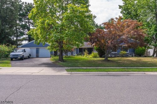 70 Northland Ln, Aberdeen, NJ, 07747-1345 | Card Image