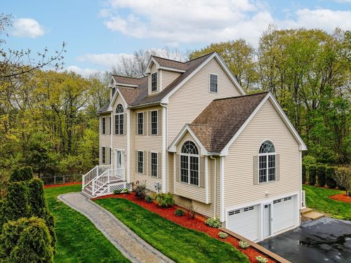 21 Colonial Farm Rd, Haverhill, MA, 01832-8812 | Card Image