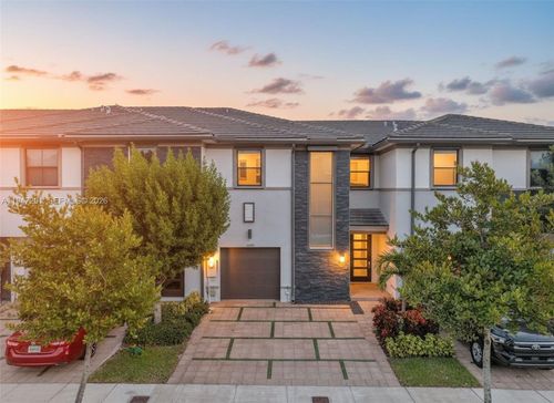 15481 Nw 91st Ct, Miami Lakes, FL, 33018-6357 | Card Image