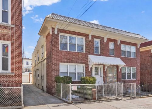 2327 28th St, Astoria, NY, 11105-2801 | Card Image