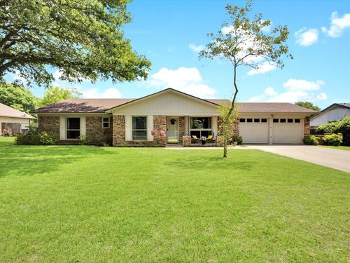 1323 Hemphill Dr, Cleburne, TX, 76033-6622 | Card Image
