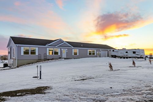 14960 Cochise Street, Williston, ND, 58801 | Card Image