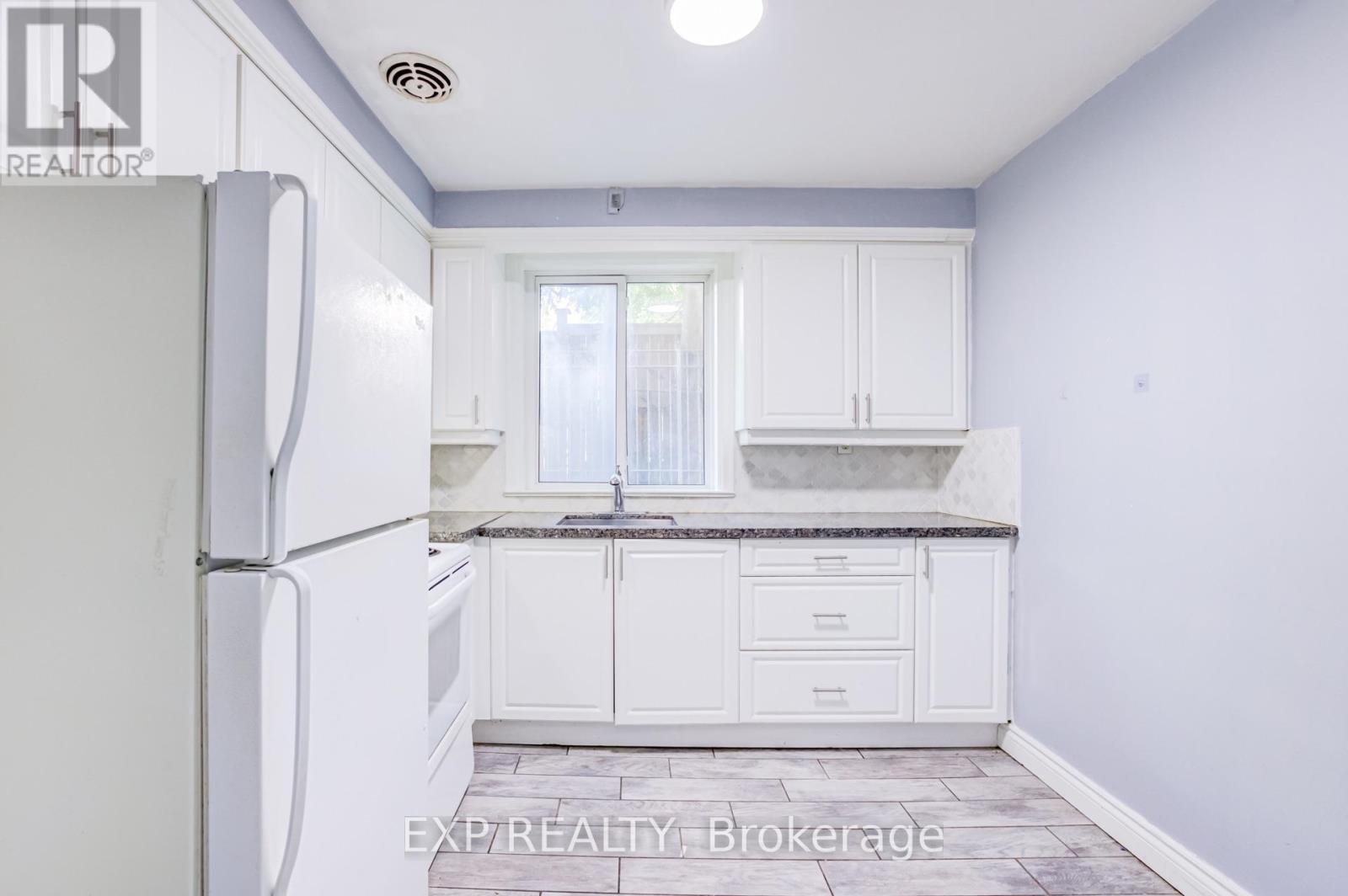 Residential Lease in Toronto (Yorkdale-Glen Park) 4