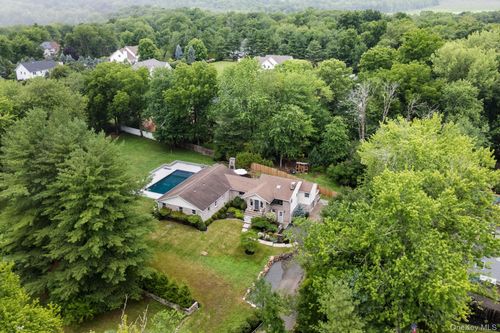 15 Green Hedges Ln, Blauvelt, NY, 10913-1214 | Card Image