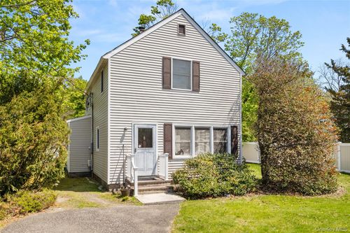 217 Greeley Ave, Sayville, NY, 11782-2301 | Card Image