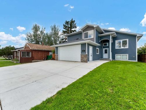 806 2 Street Se, Redcliff, AB, T0J2P0 | Card Image