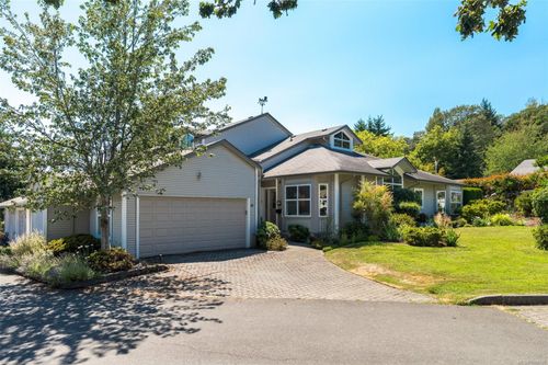 23-3633 Cedar Hill Rd, Saanich, BC, V8P3Z3 | Card Image