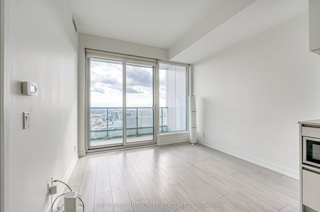 3205 - 5 Buttermill Ave, Condo with 2 bedrooms, 2 bathrooms and null parking in Vaughan ON | Image 5