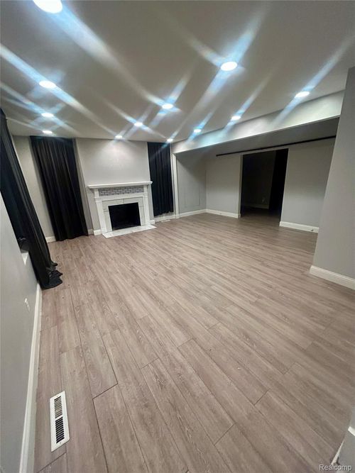 2601 Illinois Ave, Flint, MI, 48506-3744 | Card Image