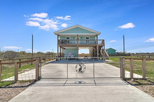 243 W Club Oak Ln, Rockport, TX, 78382-9324 | Card Image