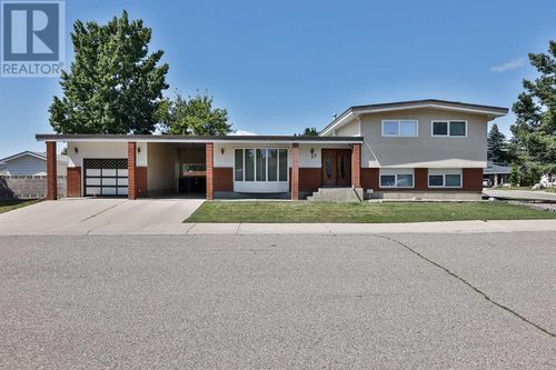 22 Hawthorne Pl N, Lethbridge, AB, T1H4L7 | Card Image