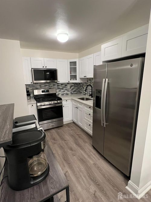 501 Cricket Ln, Woodbridge, NJ, 07095-1532 | Card Image