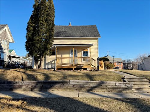 1405 7th Ave, Belle Plaine, IA, 52208-1543 | Card Image