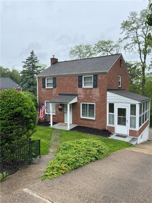1078 Greenlawn Dr, Pittsburgh, PA, 15220-3102 | Card Image