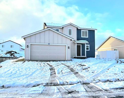 203 N Birch St, Tieton, WA, 98947-6902 | Card Image