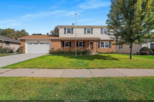 876 W 19th Avenue, OSHKOSH, WI, 54902 | Card Image