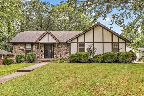 3612 Ne Chapel Dr, Lee's Summit, MO, 64064-1982 | Card Image