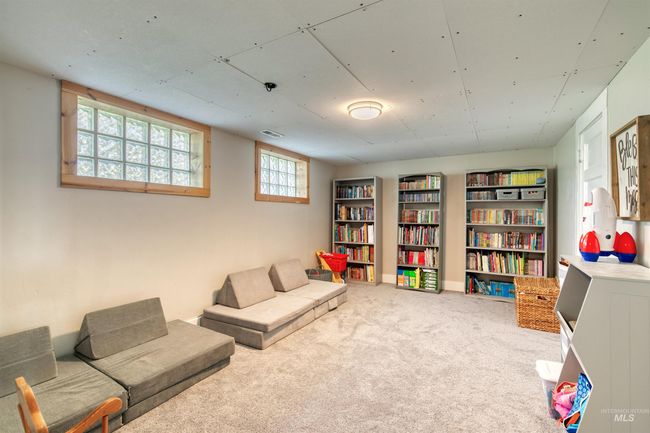 Sitting room featuring carpet | Image 29