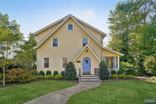 Buckingham Garden Pkwy, Maplewood, NJ 07040