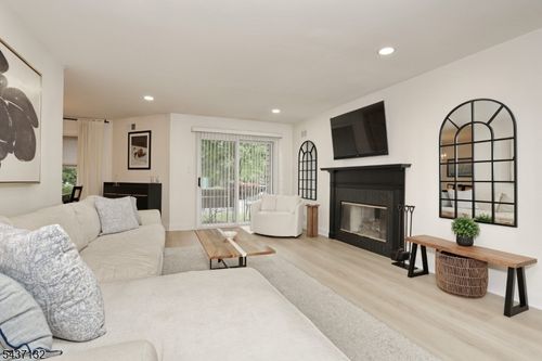 1a-1 Tulip Cres, Little Falls, NJ, 07424-1660 | Card Image