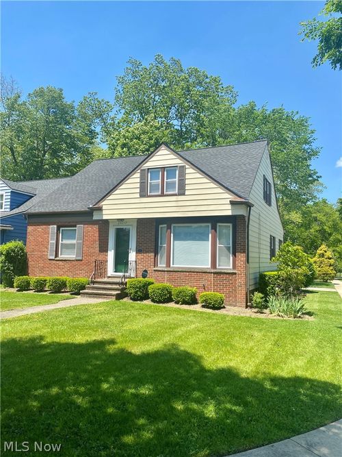 24217 Woodway Rd, Beachwood, OH, 44122-1483 | Card Image