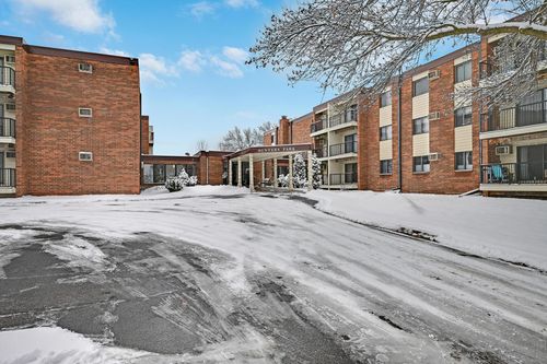 apt-110-4 Pine Tree Dr, Arden Hills, MN, 55112-3777 | Card Image