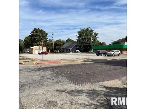 101 E Sheridan Rd, Petersburg, IL, 62675-1339 | Card Image