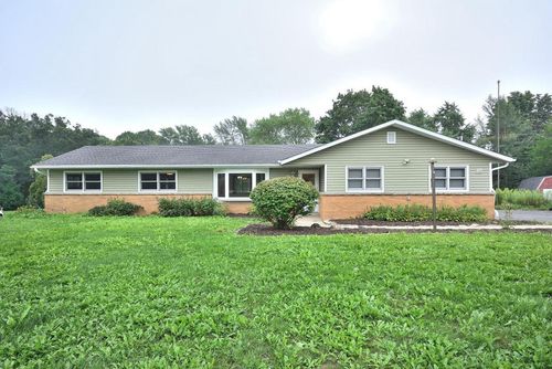 W164N5080 Lone Oak Lane, Menomonee Falls, WI, 53051 | Card Image