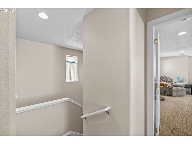 1972 Adelman Loop, House other with 3 bedrooms, 3 bathrooms and 2 parking in Eugene OR | Image 16