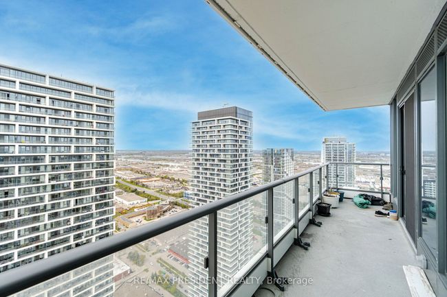 5702 - 5 Buttermill Ave, Condo with 3 bedrooms, 2 bathrooms and 1 parking in Vaughan ON | Image 26
