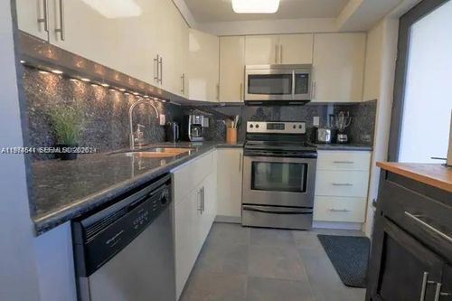 apt-109-301 Golden Isles Dr, Hallandale Beach, FL, 33009-5815 | Card Image