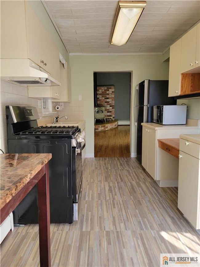 832 State Route 35, House other with 2 bedrooms, 2 bathrooms and null parking in South Amboy NJ | Image 13