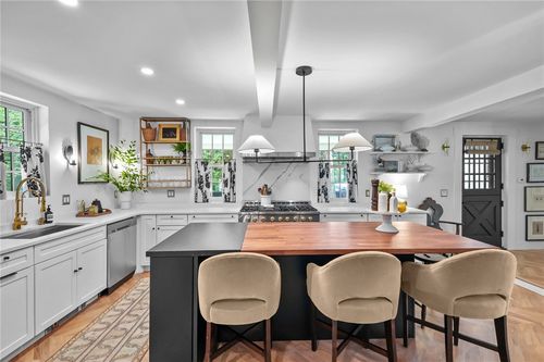 8061 Post Rd, North Kingstown, RI, 02852-4423 | Card Image