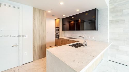 apt-5104-200 Biscayne Boulevard Way, Miami, FL, 33131-2166 | Card Image