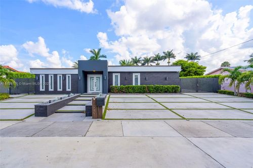8241 Nw 182nd St, Hialeah, FL, 33015 | Card Image