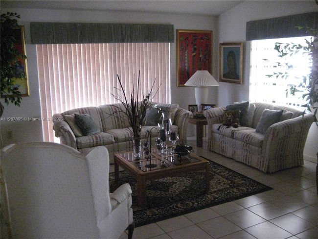0 - 11282 Sw 91 Te, House other with 3 bedrooms, 2 bathrooms and null parking in Miami FL | Image 2