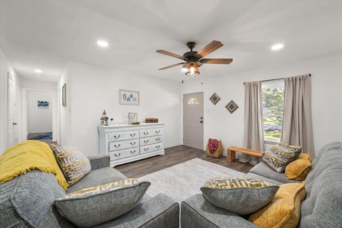 145 Gordon Dr, Azle, TX, 76020-4415 | Card Image